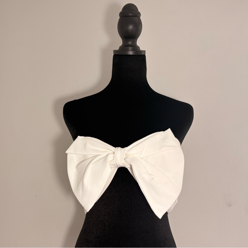 Elegant White Bow Strapless Top